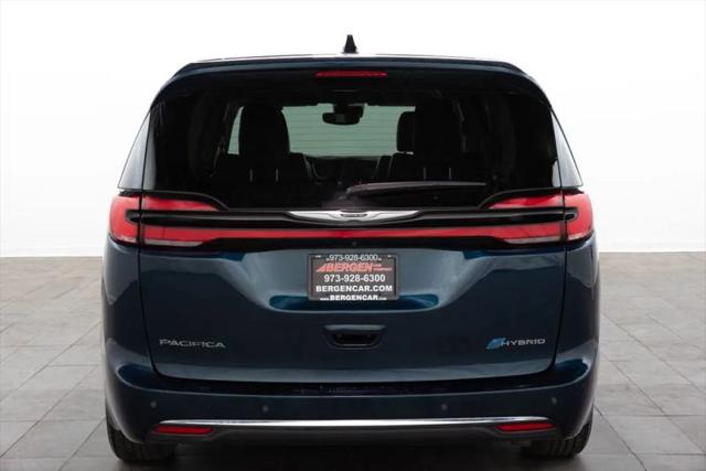 2024 Chrysler Pacifica Hybrid Select