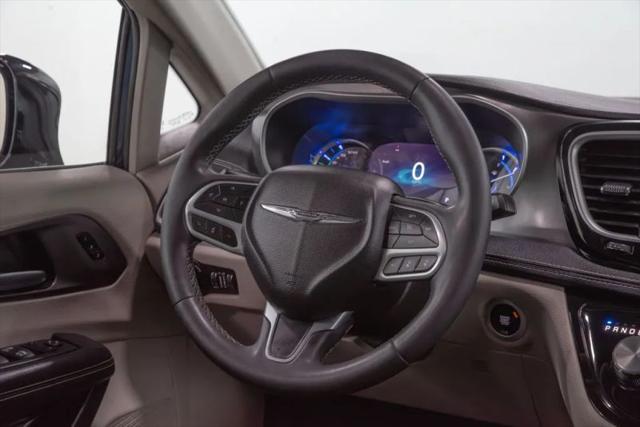 2024 Chrysler Pacifica Hybrid Select