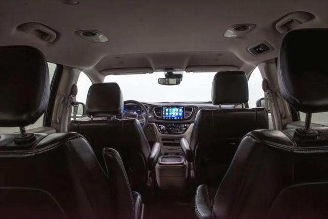 2024 Chrysler Pacifica Hybrid Select