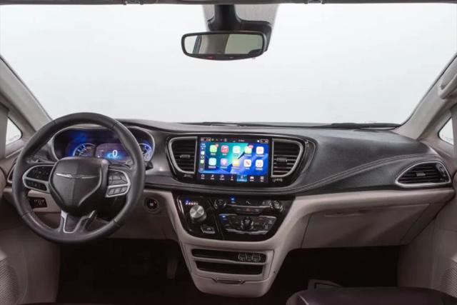 2024 Chrysler Pacifica Hybrid Select