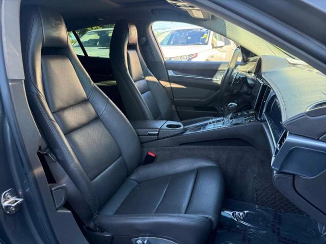 2016 Porsche Panamera Base