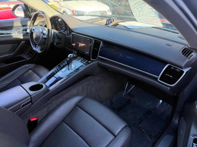 2016 Porsche Panamera Base