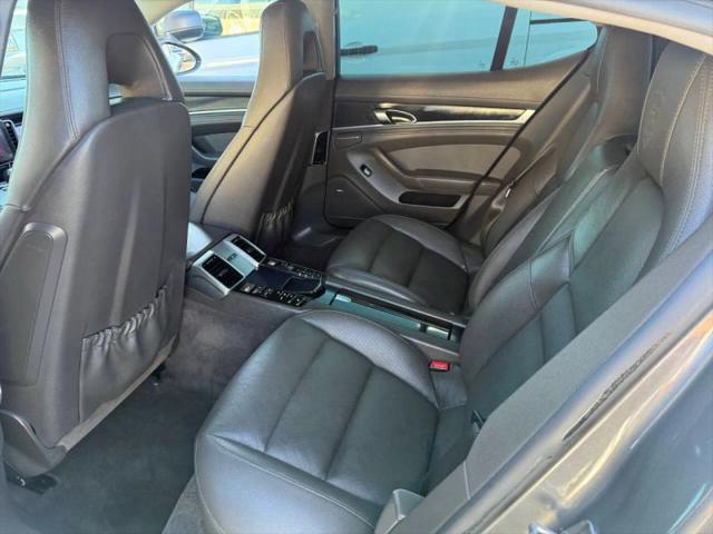 2016 Porsche Panamera Base