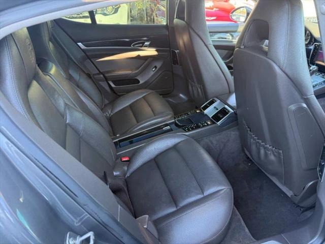 2016 Porsche Panamera Base