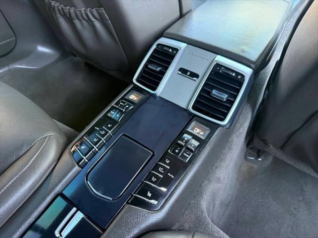2016 Porsche Panamera Base