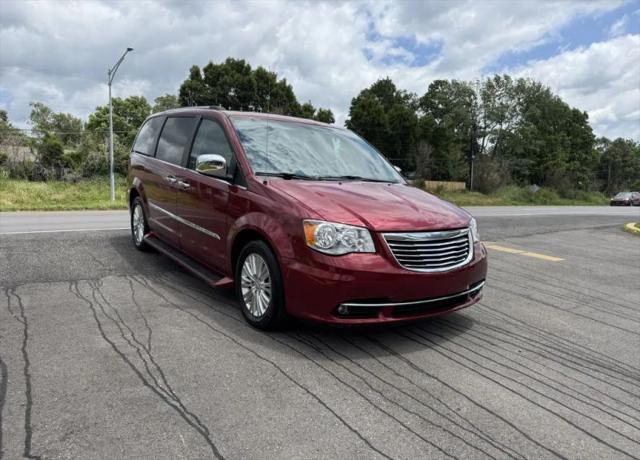 2016 Chrysler Town & Country Limited for sale in Independence, MO