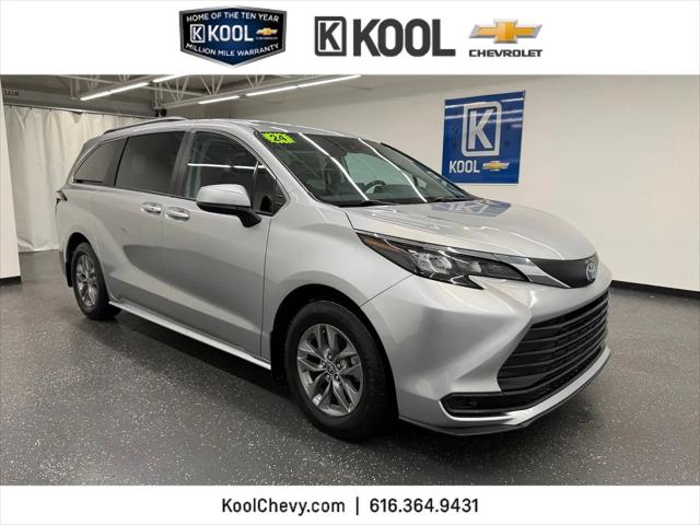 2024 Toyota Sienna LE for sale in Grand Rapids, MI