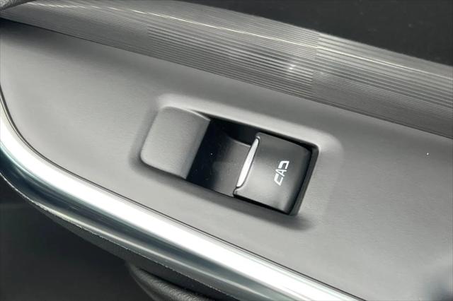 2024 Cadillac XT4 FWD Premium Luxury