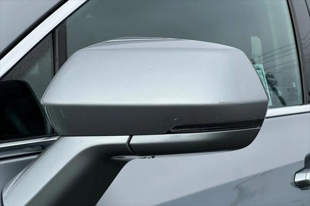 2024 Cadillac XT4 FWD Premium Luxury