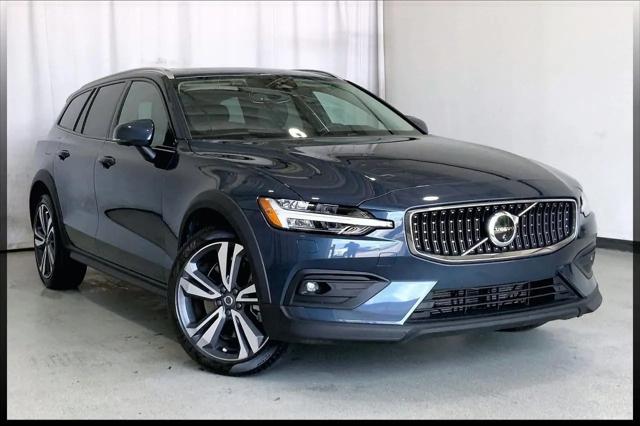 2025 Volvo V60 Cross Country Plus, B5 AWD Gas (mild hybrid) for sale in Houston, TX
