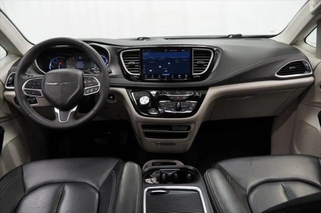 2024 Chrysler Pacifica Hybrid Select