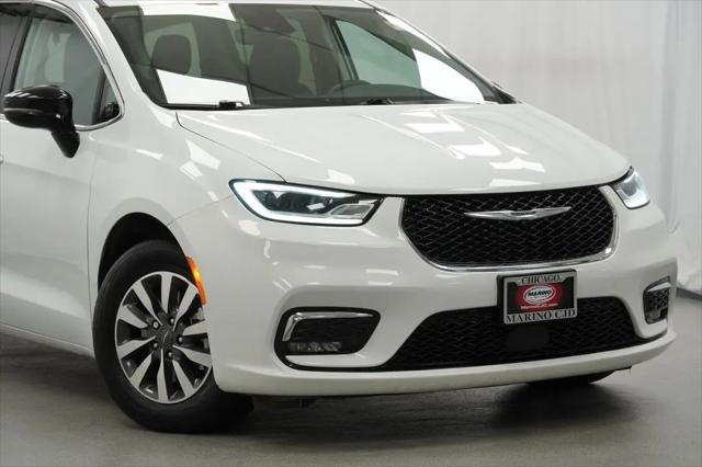 2024 Chrysler Pacifica Hybrid Select