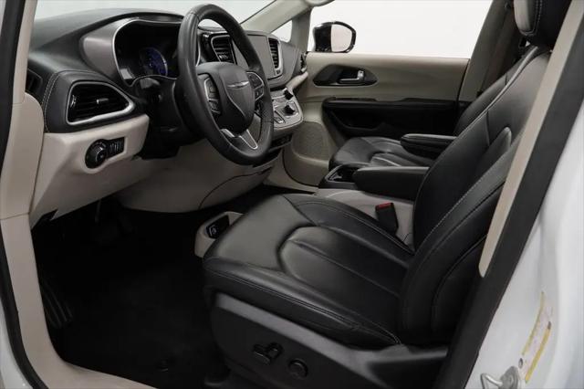 2024 Chrysler Pacifica Hybrid Select