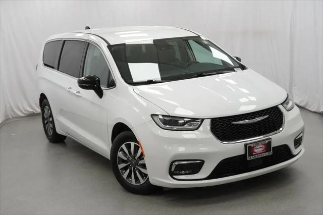 2024 Chrysler Pacifica Hybrid Select