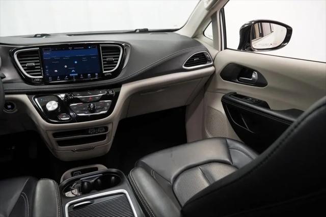 2024 Chrysler Pacifica Hybrid Select