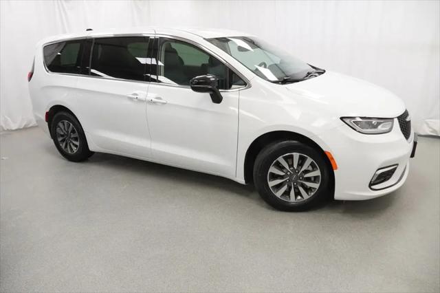 2024 Chrysler Pacifica Hybrid Select