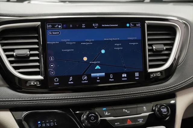 2024 Chrysler Pacifica Hybrid Select