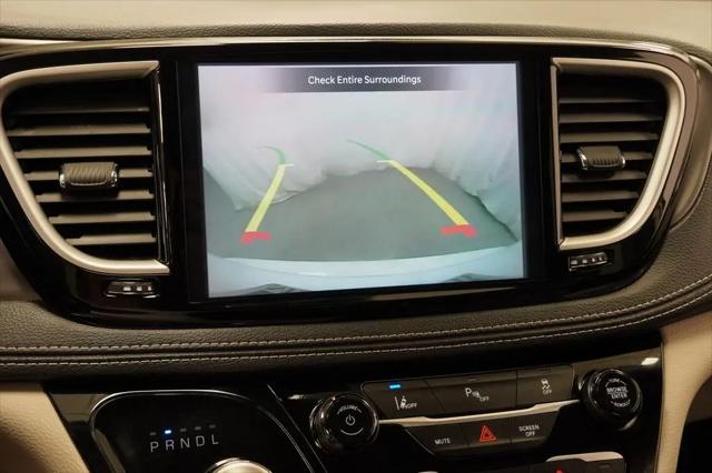 2024 Chrysler Pacifica Hybrid Select