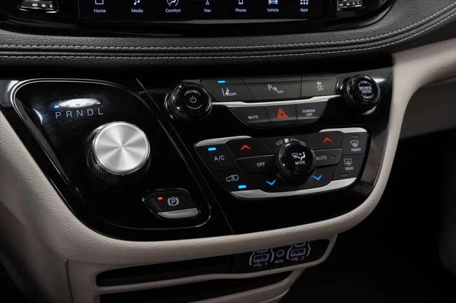 2024 Chrysler Pacifica Hybrid Select