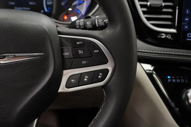 2024 Chrysler Pacifica Hybrid Select