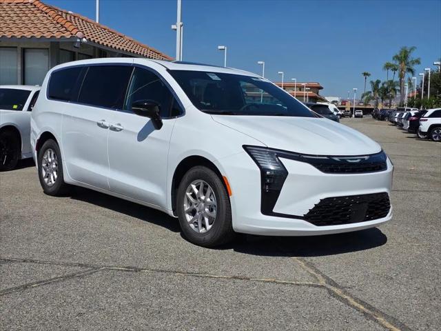 2027 Chrysler Pacifica Select for sale in San Fernando, CA