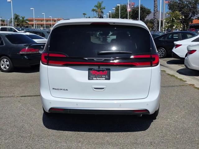 2027 Chrysler Pacifica Select