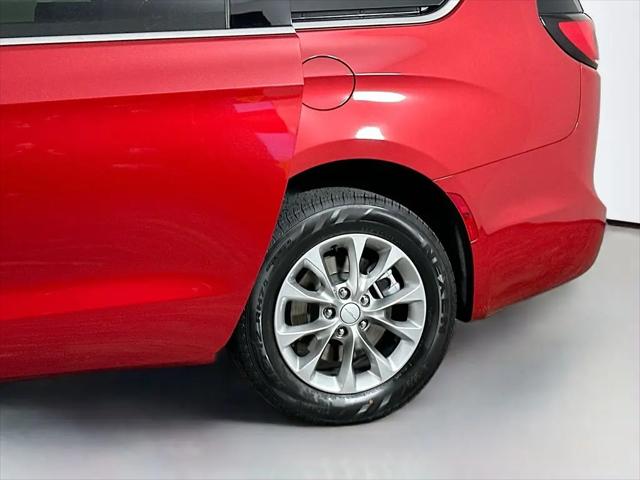 2027 Chrysler Pacifica Select AWD