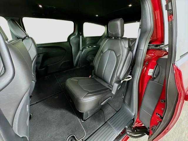 2027 Chrysler Pacifica Select AWD