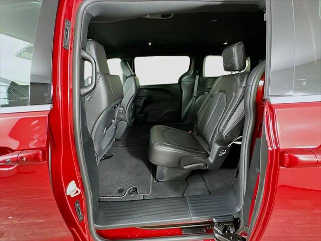 2027 Chrysler Pacifica Select AWD
