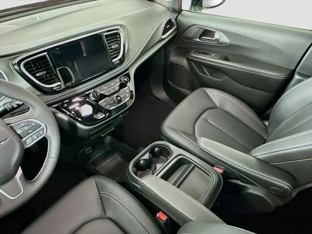 2027 Chrysler Pacifica Select AWD
