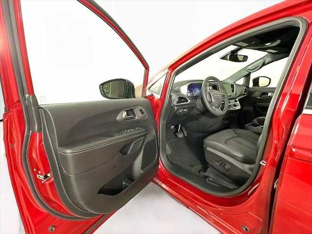 2027 Chrysler Pacifica Select AWD