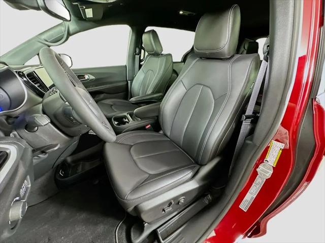 2027 Chrysler Pacifica Select AWD
