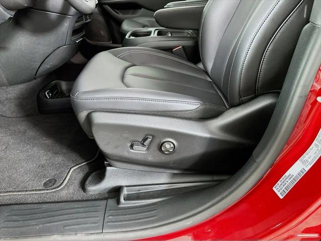 2027 Chrysler Pacifica Select AWD