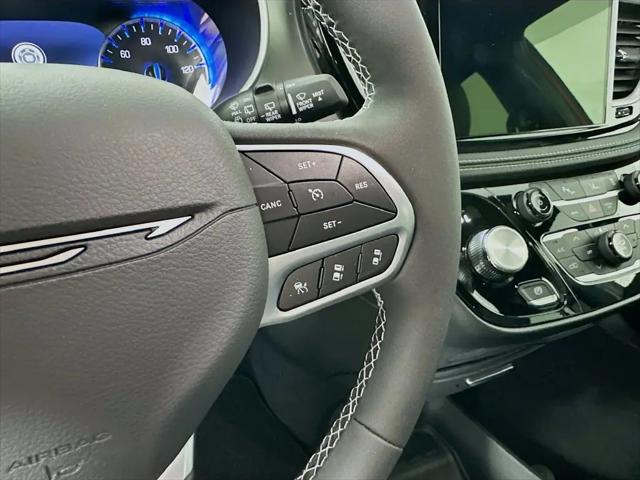 2027 Chrysler Pacifica Select AWD
