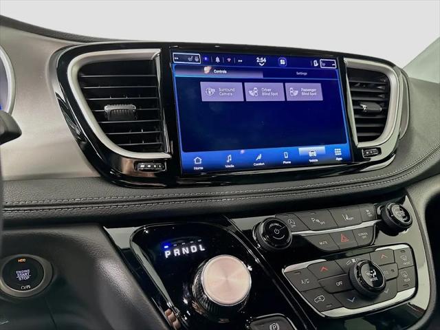 2027 Chrysler Pacifica Select AWD