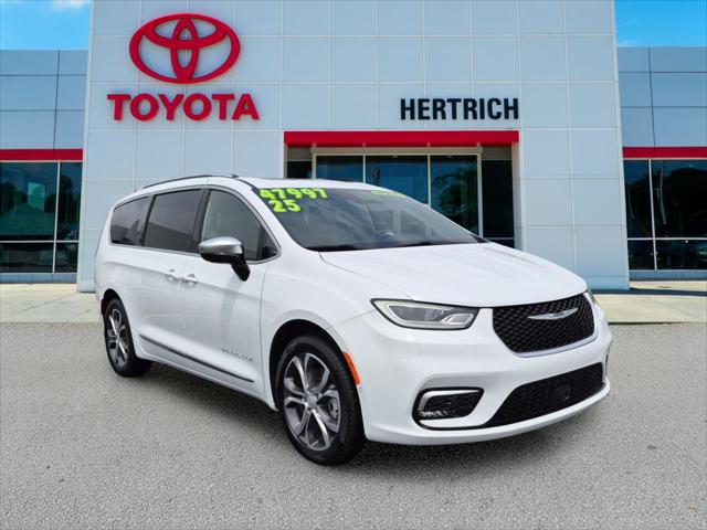 2025 Chrysler Pacifica Pinnacle AWD