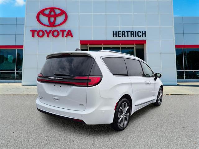 2025 Chrysler Pacifica Pinnacle AWD