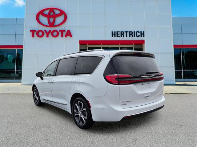 2025 Chrysler Pacifica Pinnacle AWD
