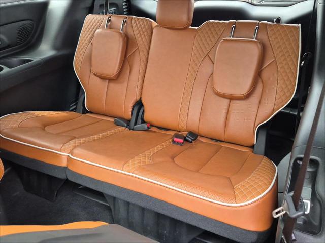 2025 Chrysler Pacifica Pinnacle AWD