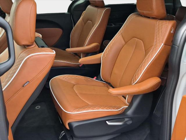 2025 Chrysler Pacifica Pinnacle AWD
