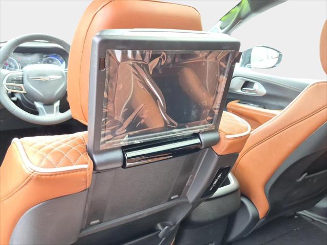 2025 Chrysler Pacifica Pinnacle AWD