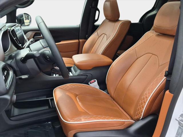 2025 Chrysler Pacifica Pinnacle AWD
