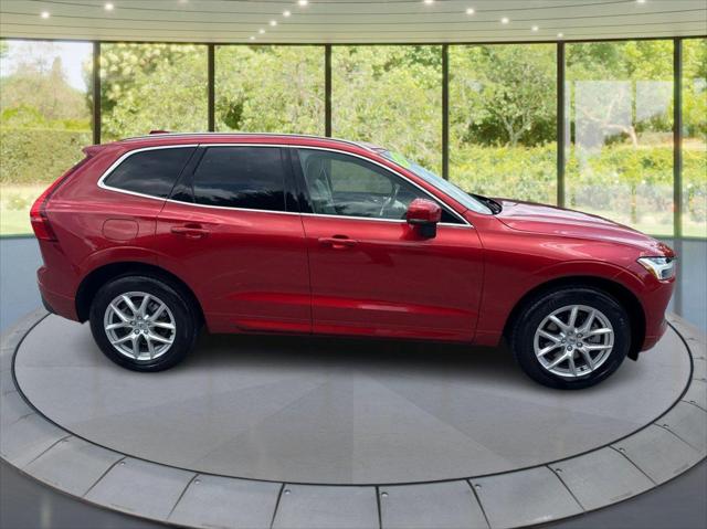 2021 Volvo XC60 T5 Momentum 2021 Volvo XC60 T5 Momentum