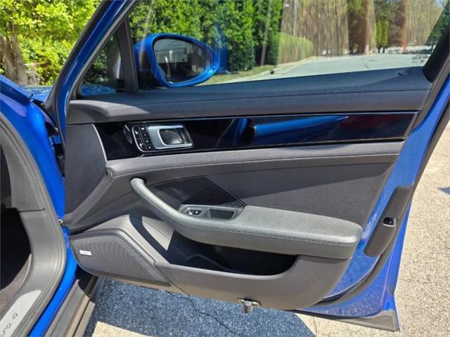2018 Porsche Panamera 4