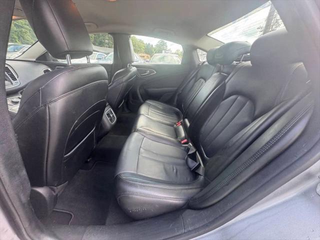 2017 Chrysler 200 Limited Platinum