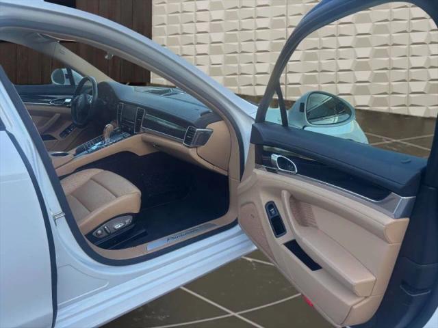 2015 Porsche Panamera 4