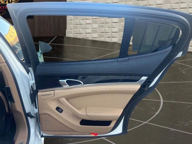 2015 Porsche Panamera 4