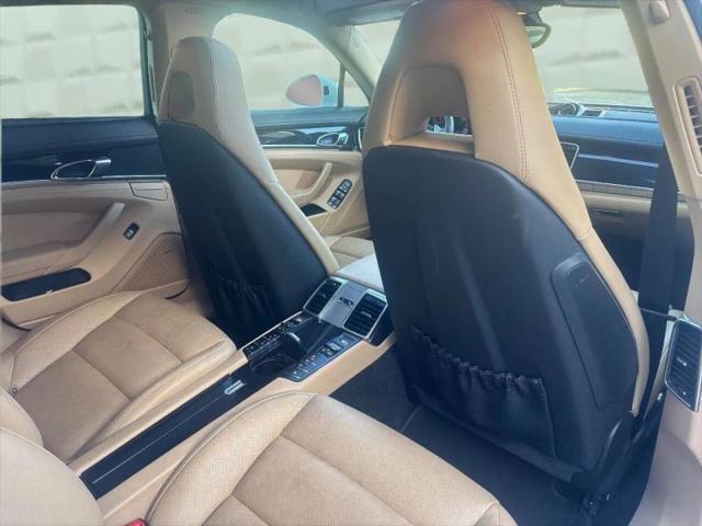 2015 Porsche Panamera 4