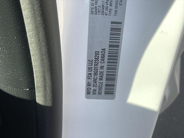 2026 Chrysler Pacifica Select