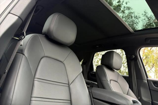 2023 Porsche Cayenne Platinum Edition